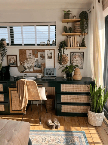 <p><a href="https://www.melaniejadedesign.com/ikea-hack-malm-chest-of-drawers/" data-component="link" data-source="inlineLink" data-type="externalLink" data-ordinal="1" rel="nofollow">Melanie Jade Design</a></p>