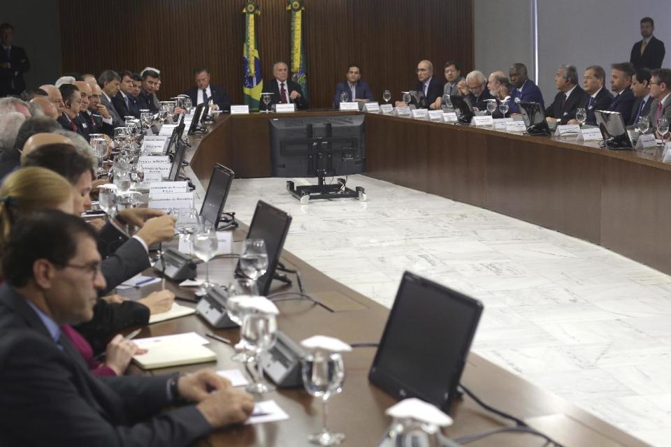 Brazil's President Michel Temer, center top, leads a meeting with agriculture and meat sector representatives at Planalto presidential palace in Brasilia, Brazil, Sunday, March 19, 2017. Temer is holding several meetings on Sunday in light of a recent corruption probe that revealed Brazilian meatpackers bribed inspectors to keep rotten meat on the market. (AP Photo/Eraldo Peres)