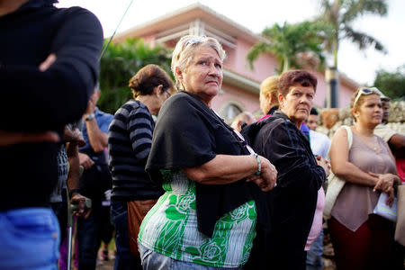 People wait for their turn to enter the Colombian Embassy in Havana, Cuba, January 12, 2018. REUTERS/Alexandre Meneghini