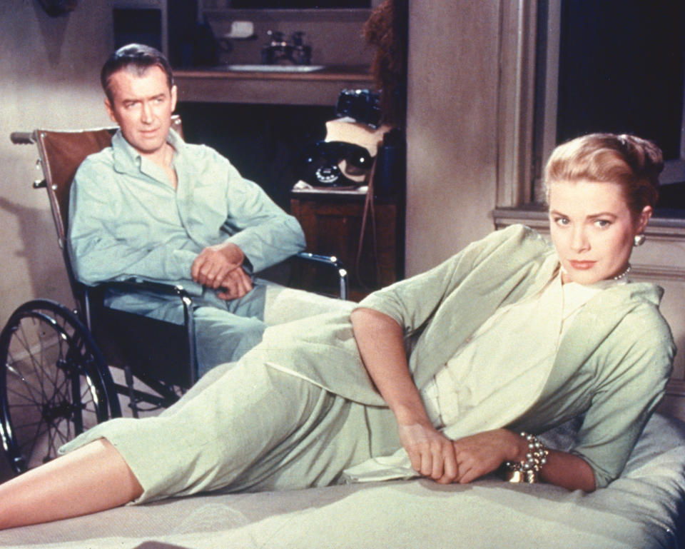 James Stewart (1908-1997), y Grace Kelly (1929-1982) en 'La ventana indiscreta' de Alfred Hitchcock (Foto: Silver Screen Collection/Getty Images)