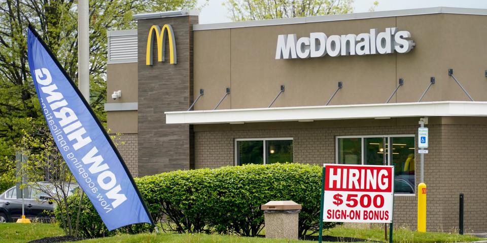 hiring sign $500 bonus mcdonalds