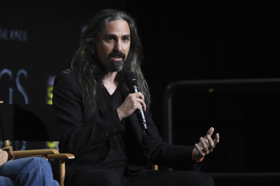 Joseph Mawle en un panel de "The Lord of the Rings: The Rings of Power" (“El Señor de los Anillos: Los anillos de poder”) en el segundo día de la Comic-Con el viernes 22 de julio de 2022 en San Diego. (Foto Richard Shotwell/Invision/AP)