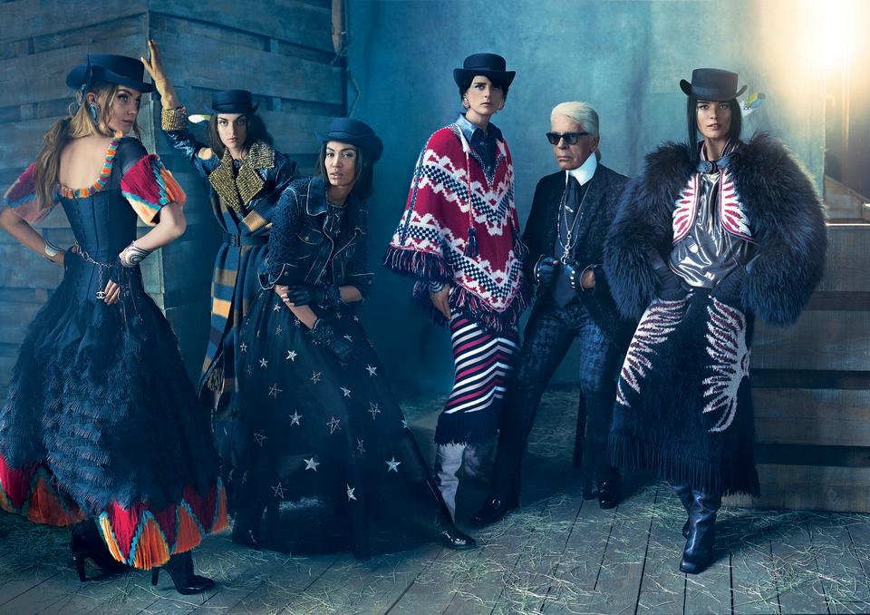 Karl Lagerfeld, surrounded by models in his Métiers d’Art collection. From left: Heather Marks, Magda Laguinge, Joan Smalls, Stella Tennant, and Crystal Renn, all in Chanel.
