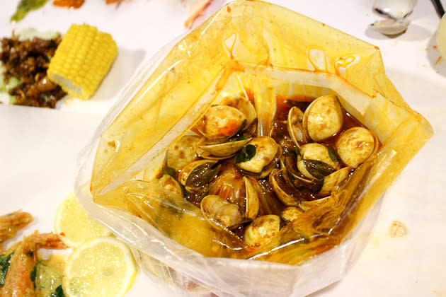 Crab in da Bag-Ultimate curry clams