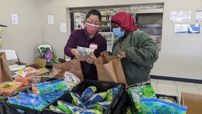 Well Fed helps community partners, such as neighborhood associations, churches, libraries or Salvation Army branches, establish pop-up markets with quality food for participants to come and choose the food they need.