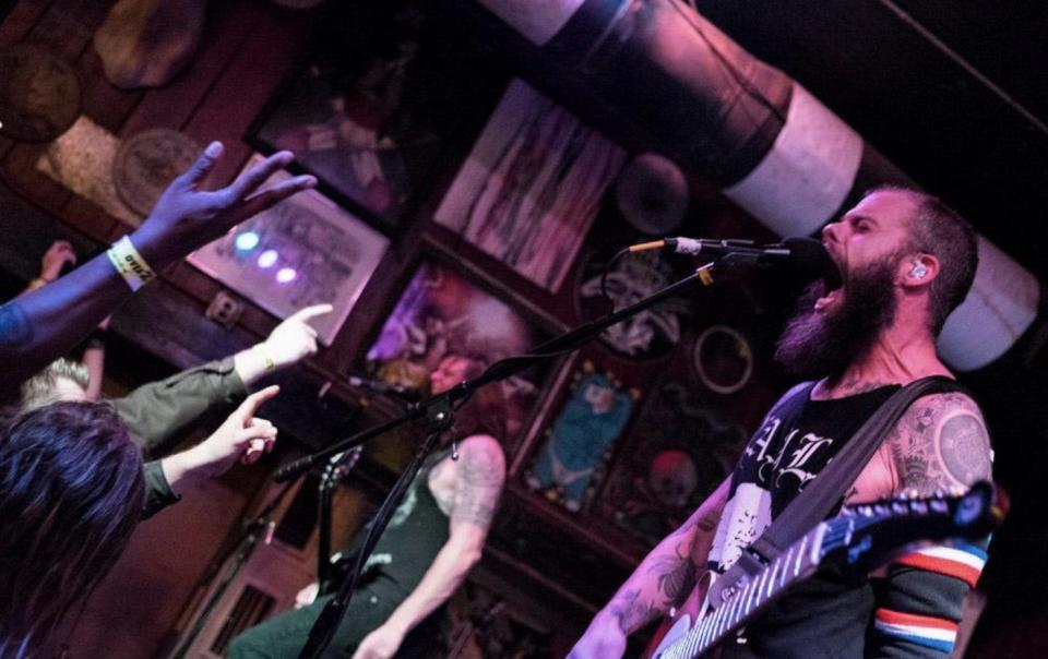 Baroness performing at The Jinx, December 2015.