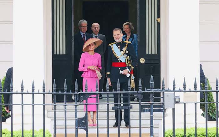 Felipe VI y la reina Letizia en la Embajada de Londres 