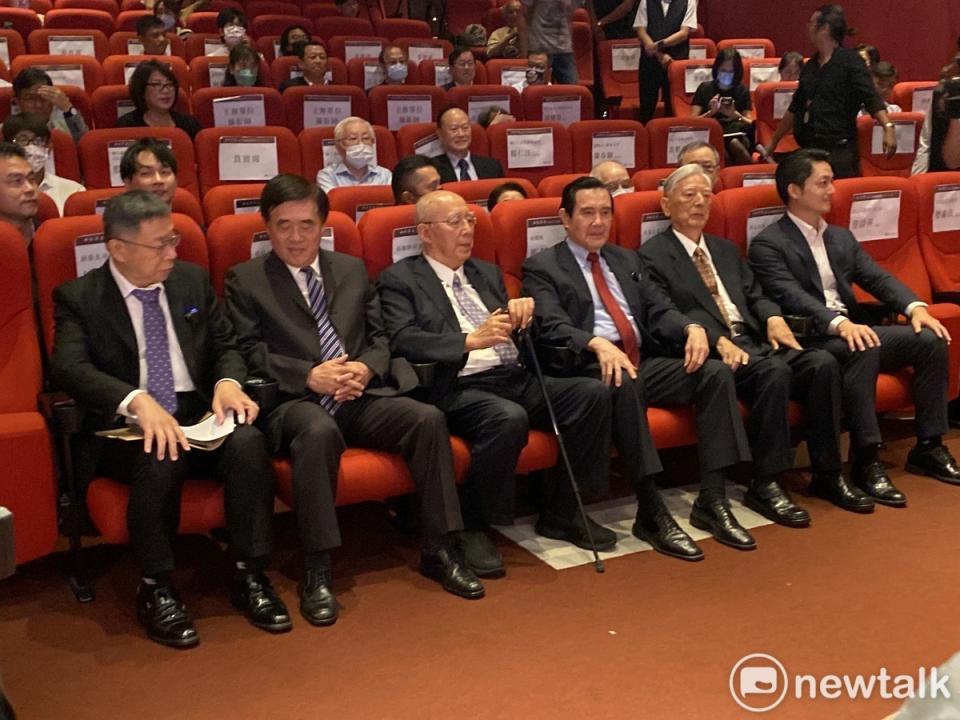 歷屆台北市長，現任市長蔣萬安（右起）、前市長黃大洲、馬英九、吳伯雄、郝龍斌、柯文哲。   圖：周煊惠 / 攝