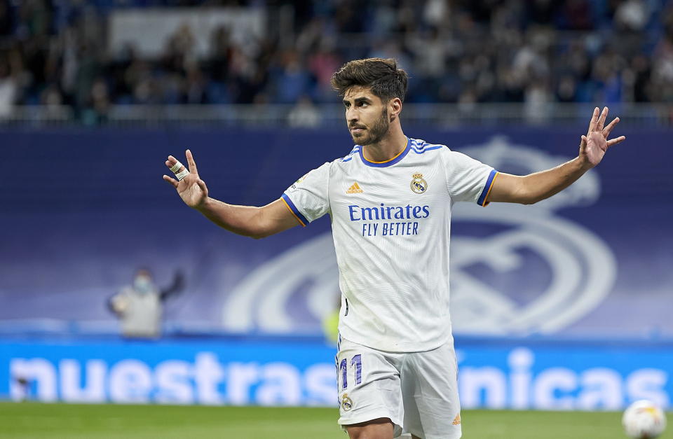 Marco Asensio celebra uno de los tres goles que anotó en la victoria por 6-1 del Real Madrid ante el Mallorca. (Foto: Berengui / DeFodi Images / Getty Images).