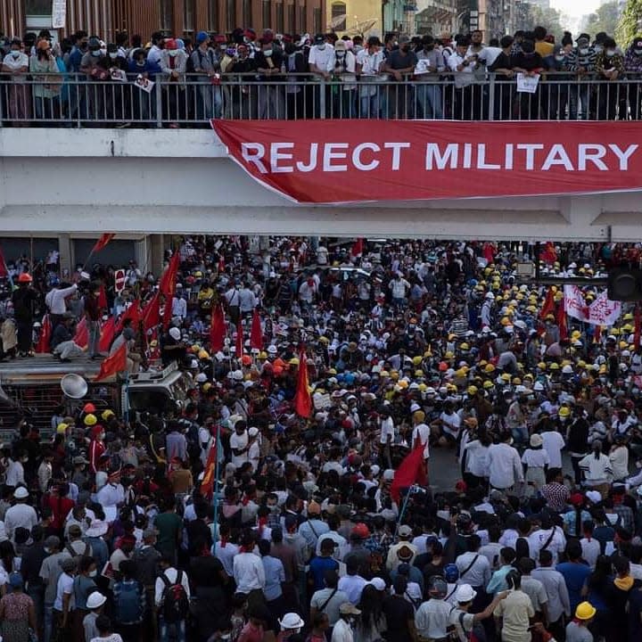 緬甸人民不懼軍方打壓，反而宣佈成立新政府   圖：翻攝自《伊洛瓦底通訊》推特