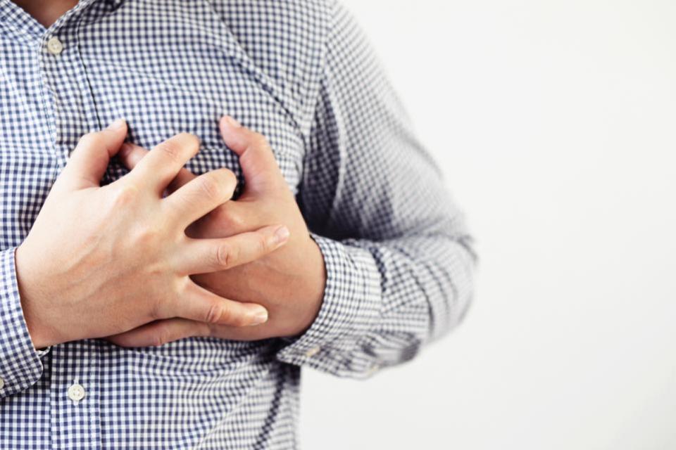 Glasgow Times: (Canva) Symptoms of a heart attack can include chest pain, nausea and overwhelming anxiety 