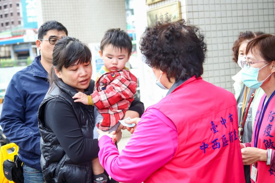 &#x0053f0;&#x004e2d;&#x005e02;&#x005404;&#x00885b;&#x00751f;&#x006240;&#x004ee5;&#x00300c;&#x005f97;&#x004f86;&#x00901f;&#x00300d;&#x008ca9;&#x00552e;&#x006982;&#x005ff5;&#x00ff0c;&#x005728;&#x006240;&#x005916;&#x00898f;&#x005283;&#x0053e3;&#x007f69;&#x008ca9;&#x00552e;&#x005340;&#x00ff0c;&#x00767c;&#x00653e;&#x00865f;&#x0078bc;&#x00724c;&#x003001;&#x005065;&#x004fdd;&#x005361;&#x00904e;&#x005361;&#x004ed8;&#x008cbb;&#x003001;&#x009818;&#x0053d6;&#x0053e3;&#x007f69;&#x007b49;&#x007ad9;&#x009ede;&#x00ff0c;&#x008b93;&#x006c11;&#x00773e;&#x004e0d;&#x007528;&#x0070ba;&#x004e86;&#x008cb7;&#x0053e3;&#x007f69;&#x009700;&#x006234;&#x0053e3;&#x007f69;&#x009032;&#x005165;&#x00885b;&#x00751f;&#x006240;&#x005167;&#x008cfc;&#x008cb7;&#x003002;&#xa0;&#xa0;&#xa0;&#x005716;&#x00ff1a;&#x0053f0;&#x004e2d;&#x005e02;&#x00653f;&#x005e9c;/&#x0063d0;&#x004f9b;