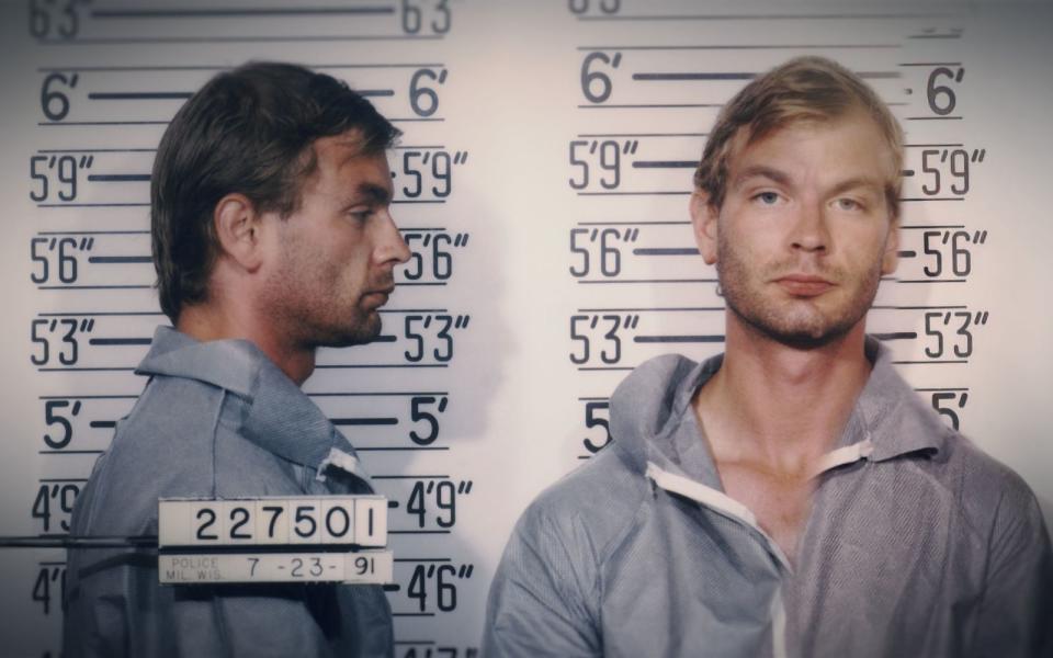 Jeffrey Dahmer wurde 1991 verhaftet. In seiner Wohnung fand die Polizei eine Kühltruhe voller Leichenteile. (Bild: Netflix)