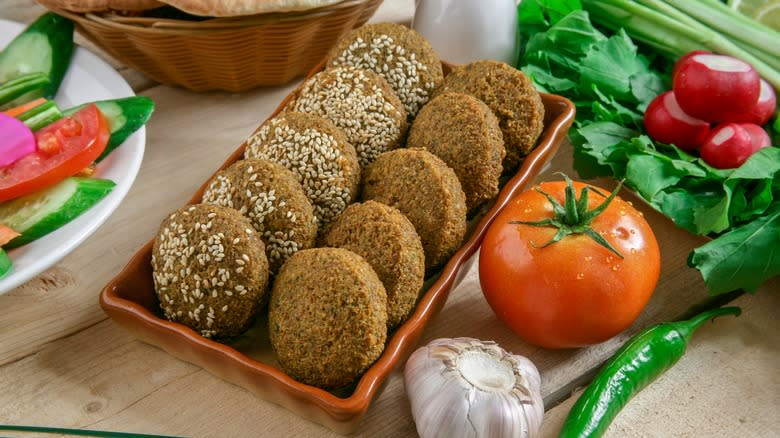 falafel with and without sesame seeds