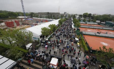 Tennis - French Open - Roland Garros - France - Paris, France - 30/05/16 - Spectators leave after matches are cancelled due to rain. REUTERS/Gonzalo Fuentes