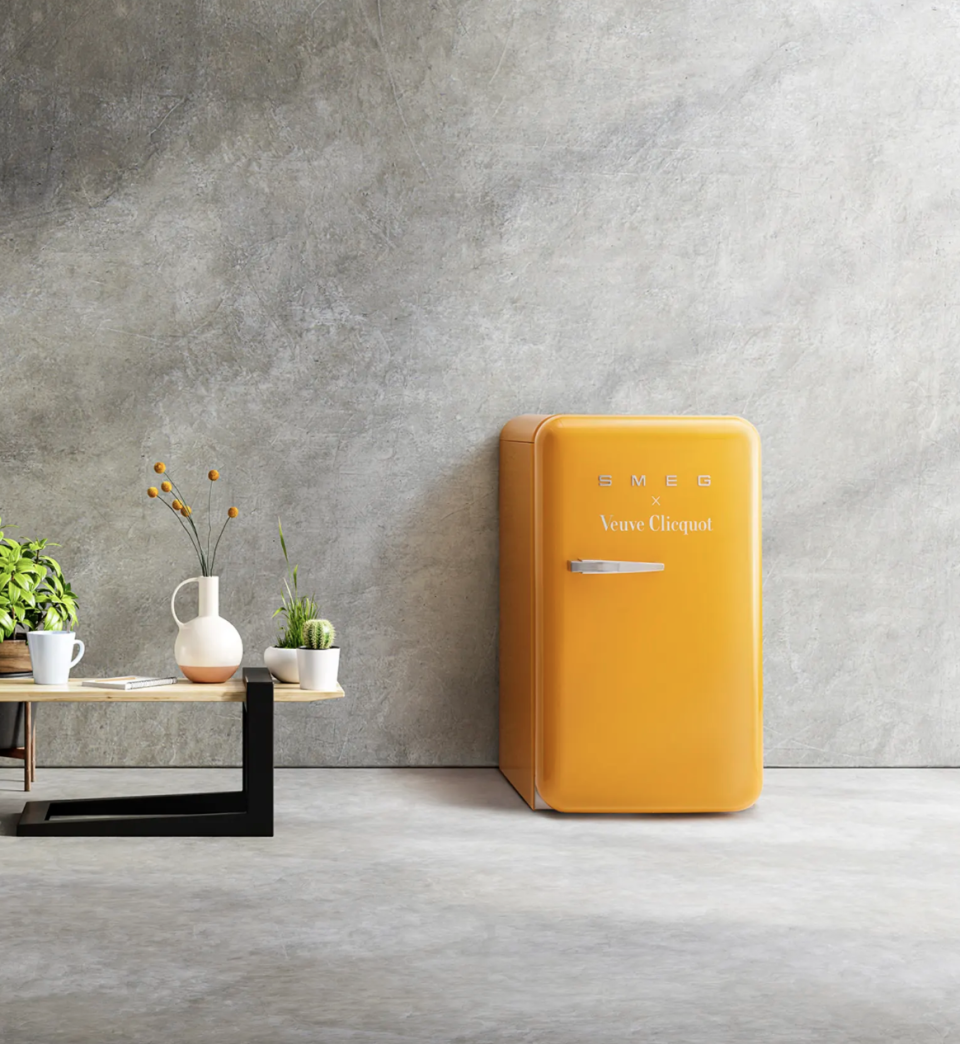 x Veuve Clicquot Free-Standing Retro-Style Mini Fridge