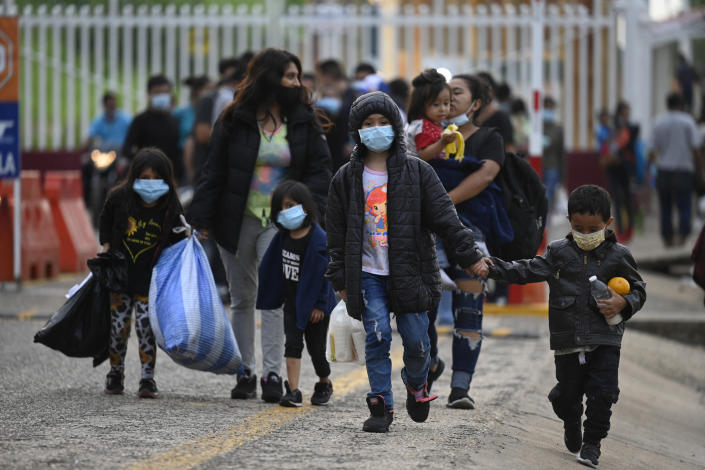 Migrants arrive in El Ceibo, Guatemala