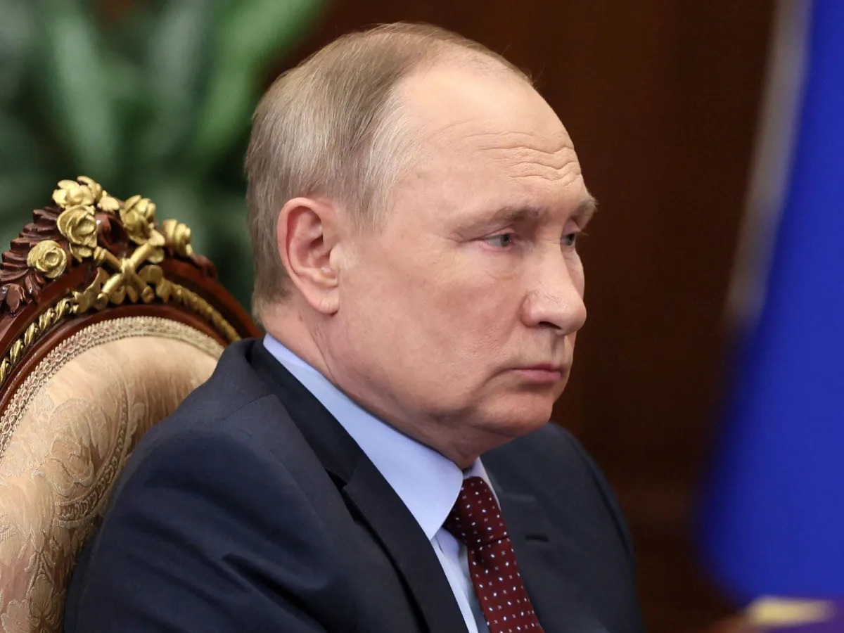 Putin will be in a sanatorium and out of power by 2023, former British intellige..