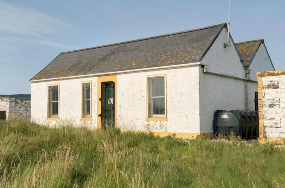 6 bedroom island for sale in Isle of Arran, KA27 Offers in excess of £350,000. Former Lighthouse Keeper’s accommodation including 2 reception rooms, 5 bedrooms and bathroom. (Knight Frank)