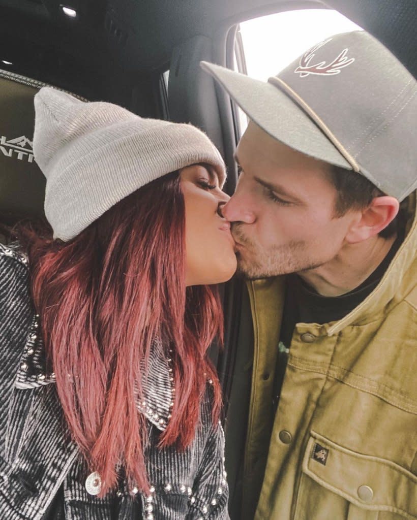 Pregnant Chelsea Houska Says Battling Body Insecurity Is Hard