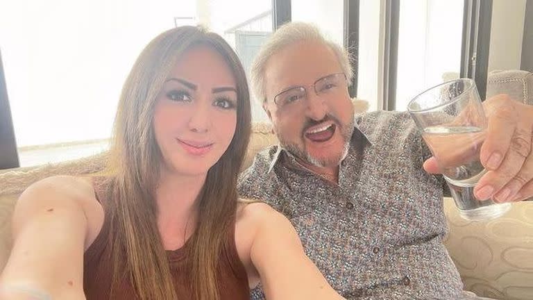 Vanesa Villagrán junto a su padre, el actor Carlos Villagrán, famoso como Quico