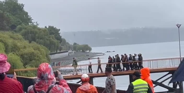 Así retiraban el cuerpo del expresidente Sebastián Piñera del Lago Ranco, Región de Los Ríos, en el sur de Chile.