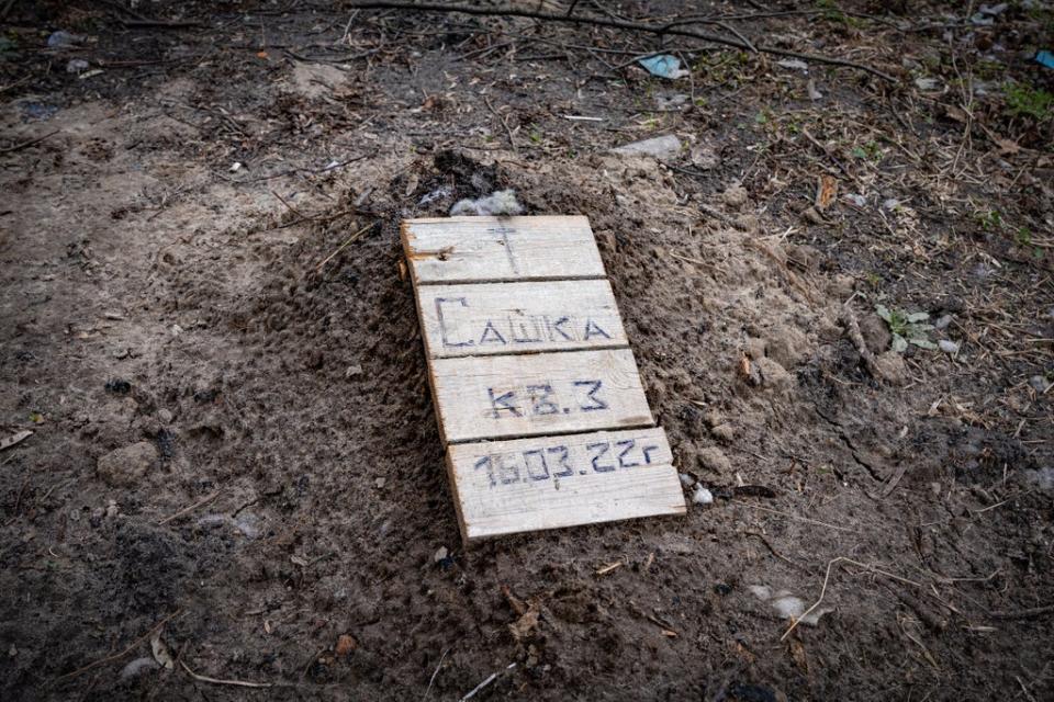 The makeshift grave of a man publicly shot by Russians who accused him of filming from his window (Bel Trew)