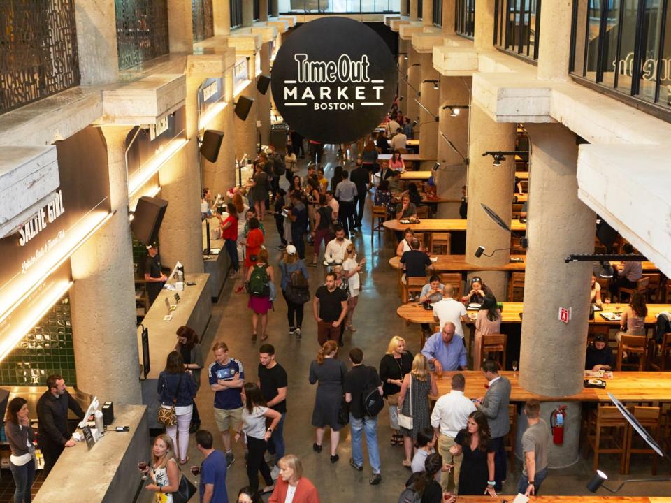 Time Out Market Boston offers mix and match dishes from 15 food outlets (Brian Samuels Photography)