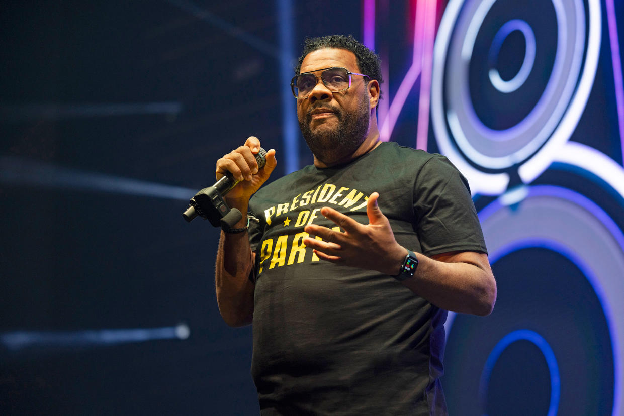 Rapper Fatman Scoop Dead at 53 Shortly After Collapsing in the Middle