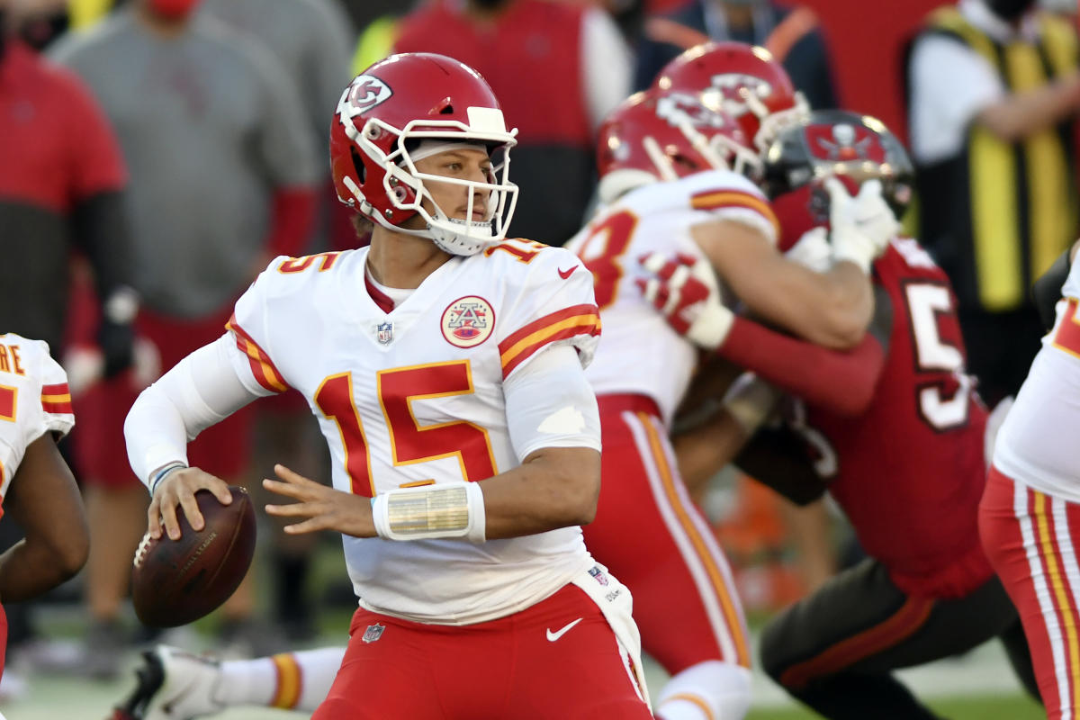 Chiefs QB Patrick Mahomes reflects on challenge of playing Raiders on the  road