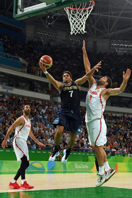 Argentina's point guard Facundo Campazzo (C) aims for the basket in the match against Spain during the Rio 2016 Olympic Games