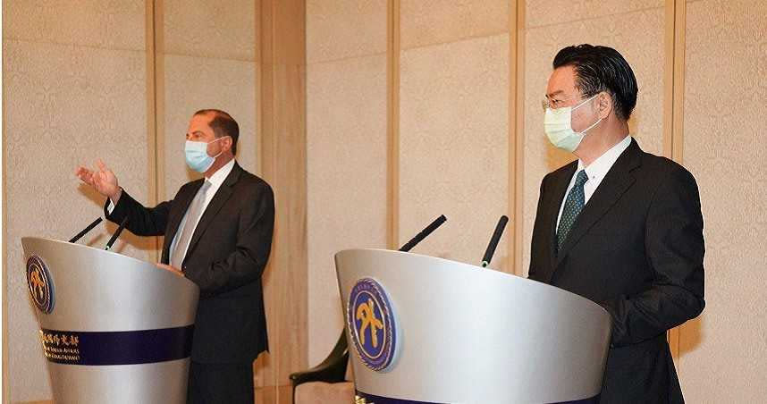 外交部長吳釗燮會晤美國衛生部長阿札爾，並共同舉行記者會。（圖／外交部提供）