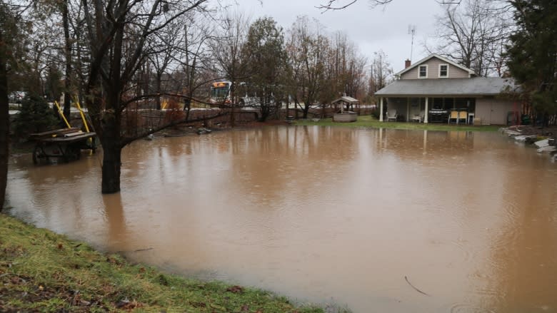 Mississauga under flood warning as river water seeps into homes near Old Derry Road