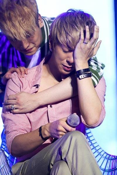 Injured ZE:A’s Jun Young Sheds Tears at ZE:A Showcase