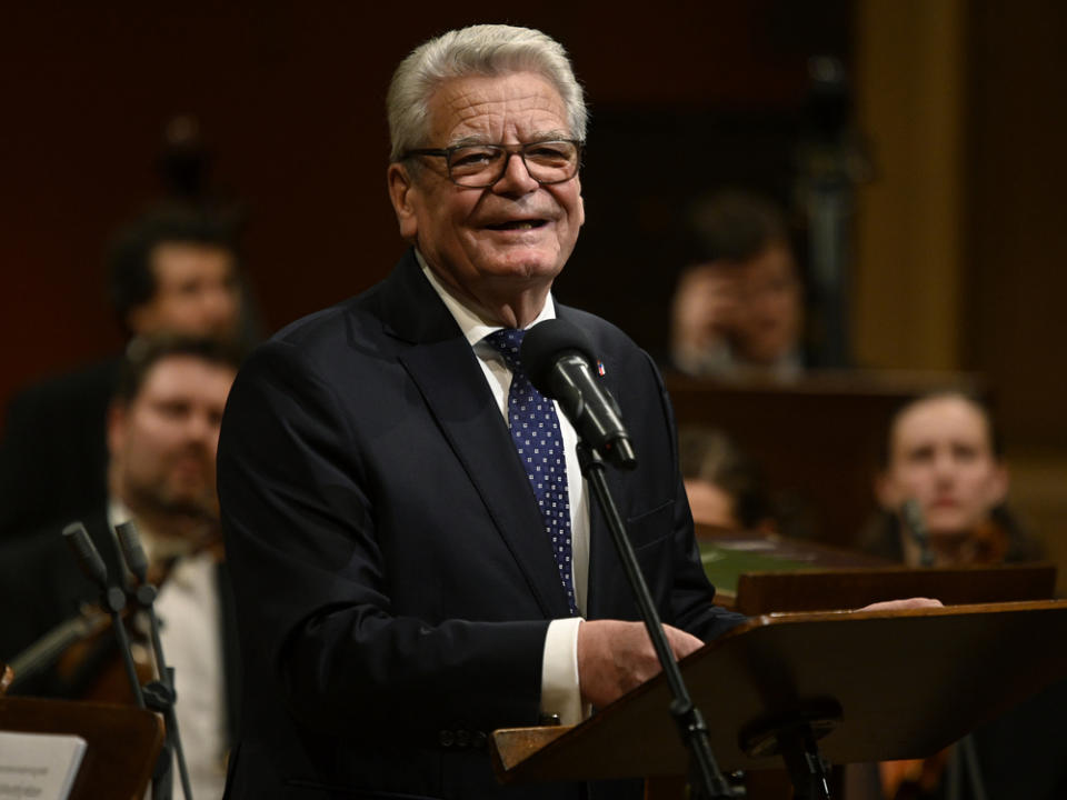 Vergangenen November besuchte Joachim Gauck das tschechische Jugendphilharmonie-Orchester in Prag (Bild: imago images/CTK Photo)