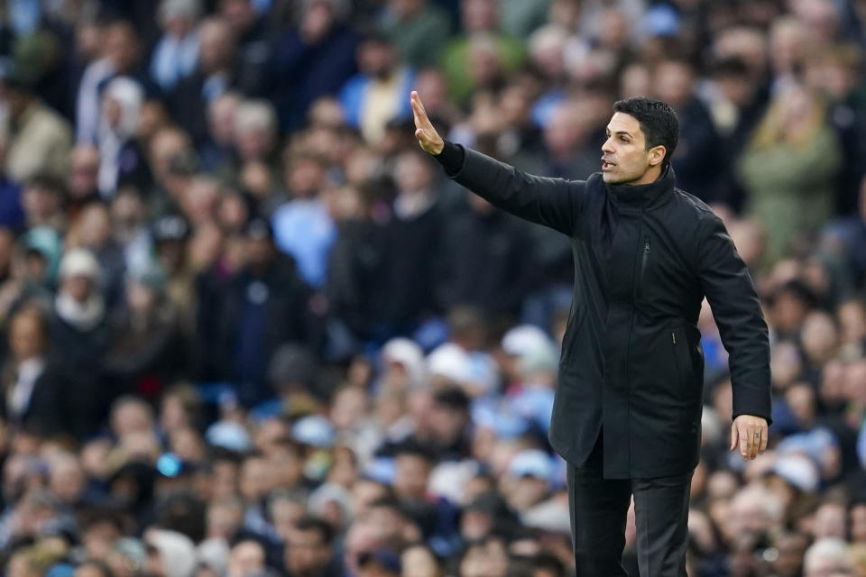 Arsenal's manager Mikel Arteta gives instructions to his players during the English Premier League soccer match between Manchester City and Arsenal at the Etihad stadium in Manchester, England, Sunday, March 31, 2024. (AP Photo/Dave Thompson)