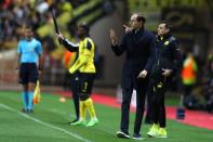 <p>Thomas Tuchel, l’entraîneur du Borussia, très mécontent du début de rencontre de son équipe, effectue déjà un premier changement. Ousmane Dembélé prend la place d’Erik Durm. (AFP)</p>