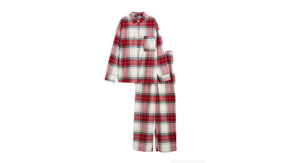 This cosy pyjama set is made from checked cotton flannel.