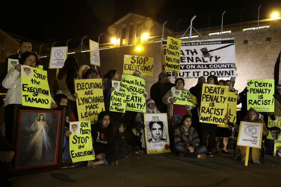 Protestors line up outside the prison walls just before receiving word that the scheduled execution of Mexican national Edgar Tamayo would proceed Wednesday, Jan. 22, 2014, in Huntsville, Texas . Tamayo was convicted of killing a Houston police officer 20 years ago. (AP Photo/Pat Sullivan)