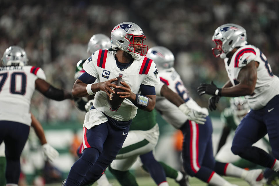 EAST RUTHERFORD, NJ - SEPTEMBER 19: Jacoby Brissett #7 of the New England Patriots drops back to pass during an NFL football game against the New York Jets at MetLife Stadium on September 19, 2024 in East Rutherford, New Jersey. (Photo by Cooper Neill/Getty Images)