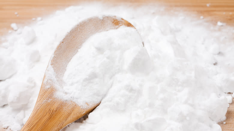 baking soda on wooden spoon