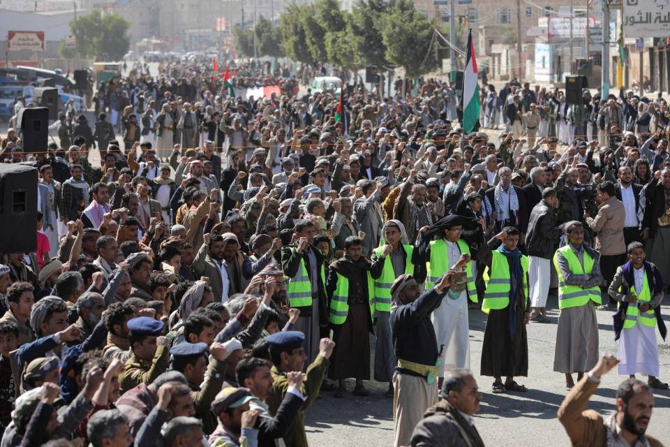 2024年1月11日，葉門叛軍青年運動支持者在首都沙那參加新兵結訓典禮。路透社
