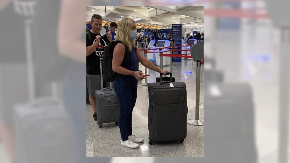  A photo purportedly showed Georgia Republican Congresswoman Marjorie Taylor Greene wearing a mask in an airport. 