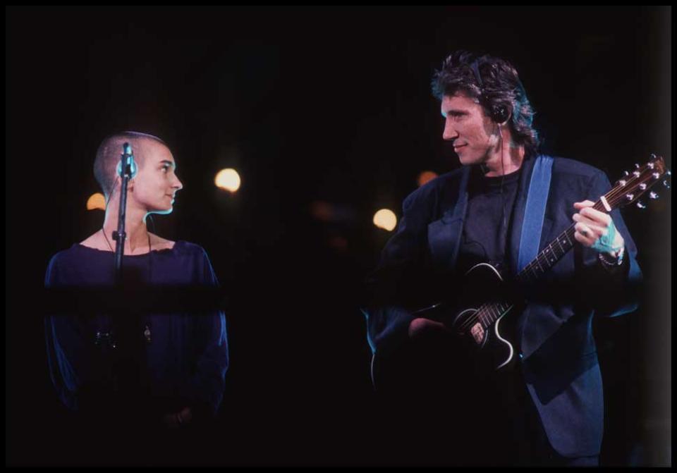 Sinead O'Connor performs on stage with Roger Waters at The Wall concert, Potsdamerplatz, Berlin, Germany, 20th July 1990.