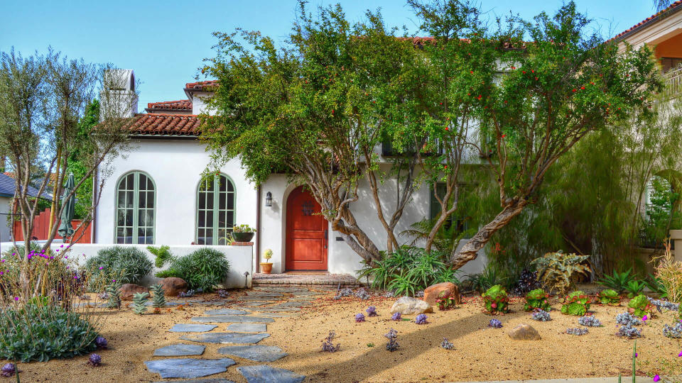 California home with drought resistant plants