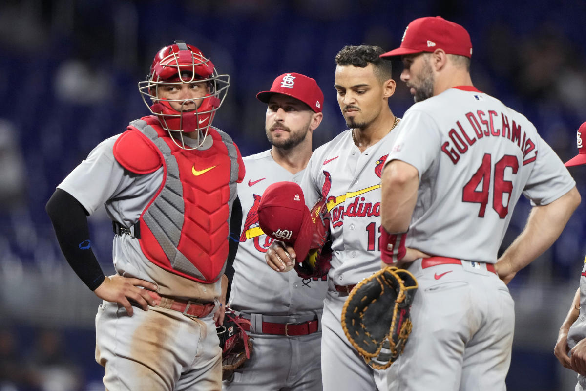 Cardinals starter Hicks leaves Tuesday's game after taking a line drive off  right wrist