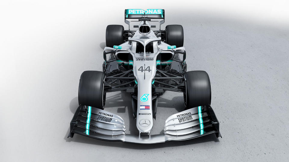 Mercedes新F1賽車W10現身Silverstone賽道