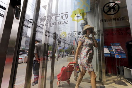 A customer walks into a Suning appliance store in Beijing, August 11, 2015. REUTERS/Jason Lee
