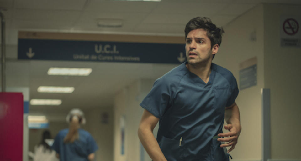 Sean Teale as Jordi Carter running through a corridor