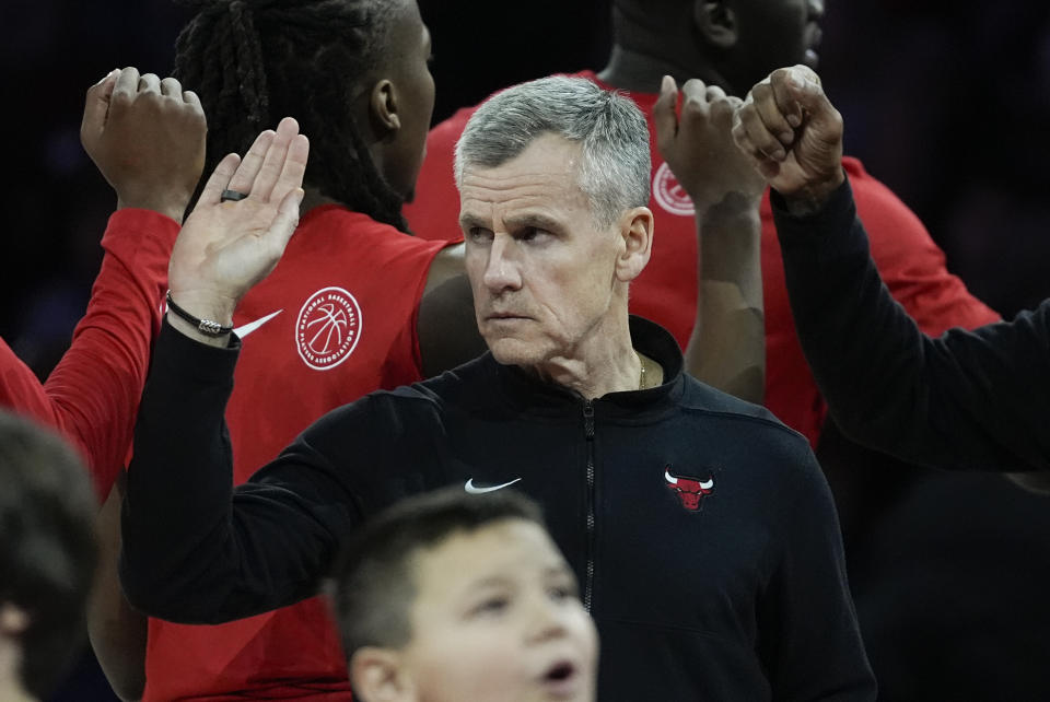 Chicago Bulls head coach Billy Donovan high-fives his players prior to the first half of an NBA basketball game against the Sacramento Kings Saturday, Feb. 3, 2024, in Chicago. (AP Photo/Erin Hooley)